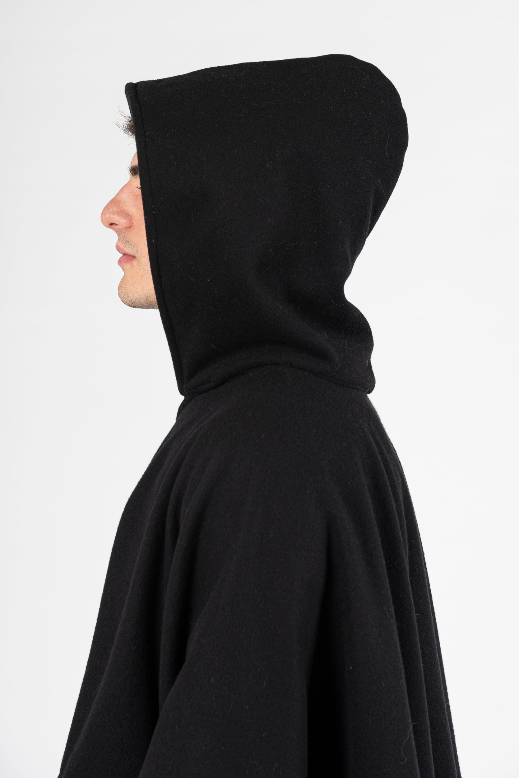Poncho Nero - Cappuccio e Tasche