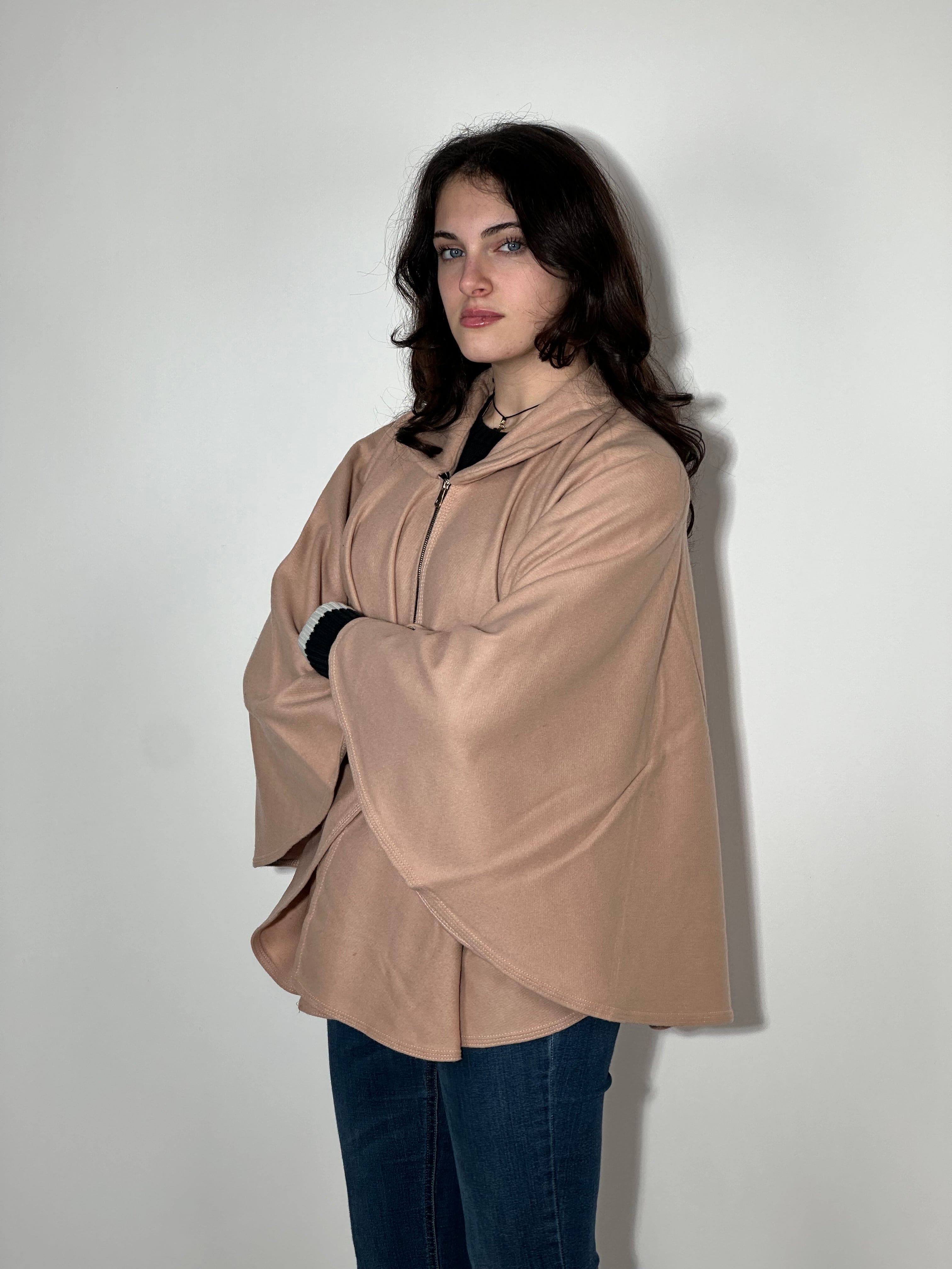 Mantella in Lana - Chiusura Centrale Beige