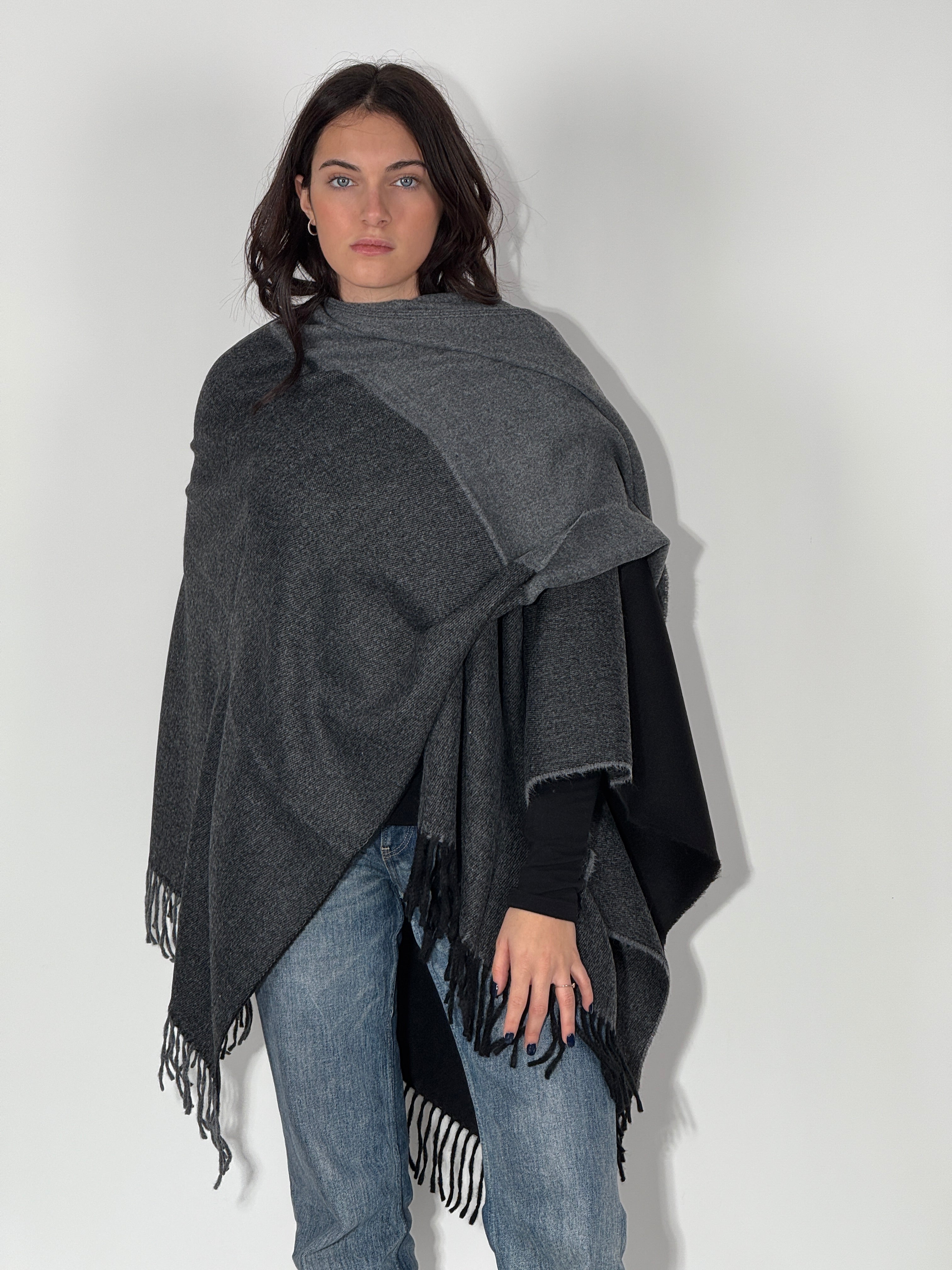 Poncho Quadri 370 Nero/Grigio