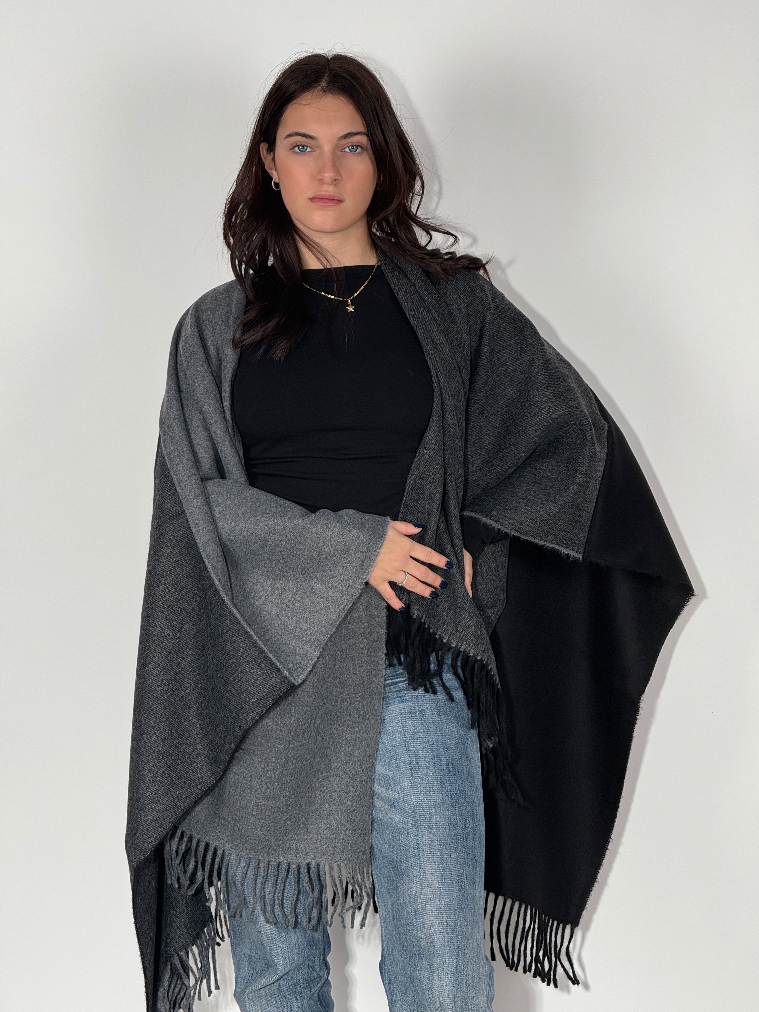 Poncho Quadri 370 Nero/Grigio